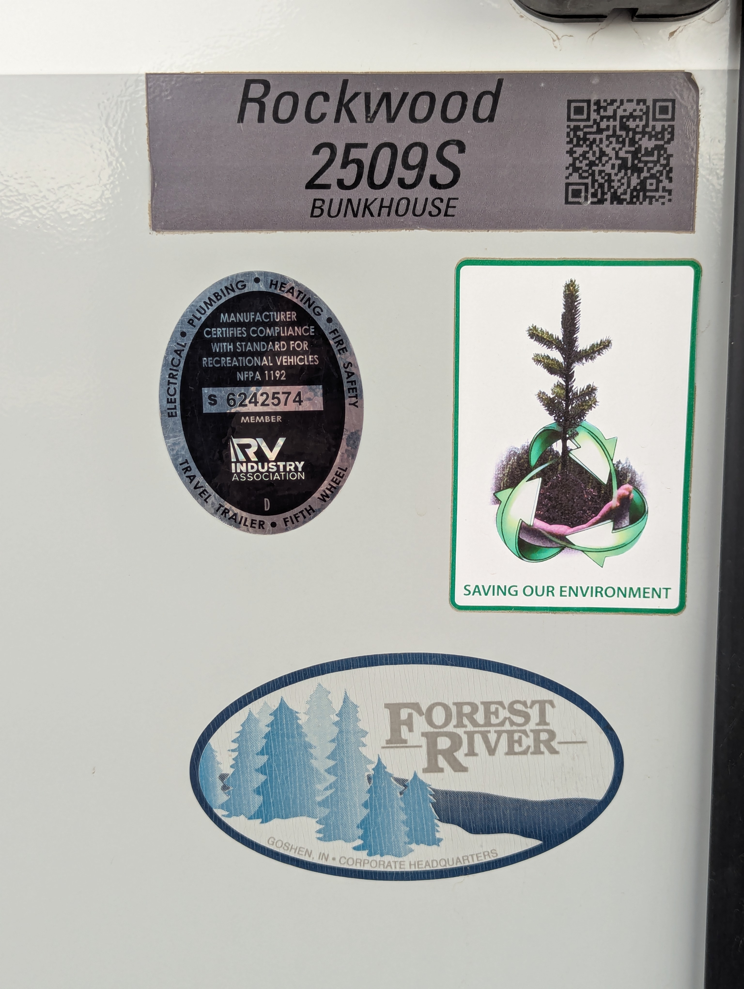 Rockwood 2509S badge and Forest River logo